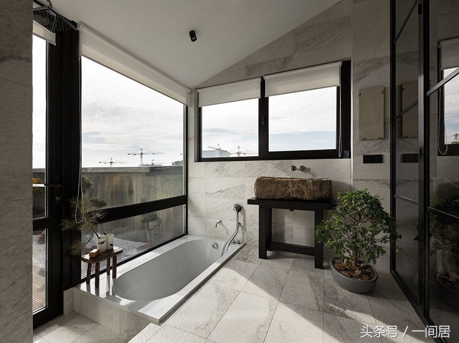 东西方设计元素的惊艳融合，乌克兰室内设计师生活公寓赏析