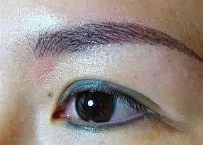 引起美瞳线发蓝的原因｜广州伊姿美纹绣培训学校