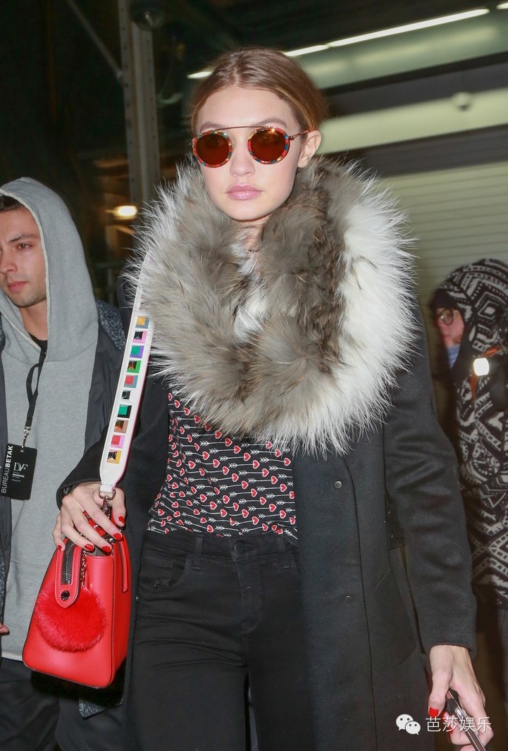 gigihadid私服都是神仙单品,gigihadid化妆包