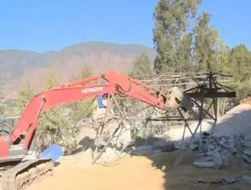 为保春运群众平安成都铁警在行动,三亚铁警为春运安全保驾护航