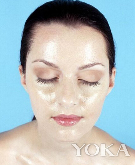 夏季三步搞定脱妆问题,夏天防脱妆的六大技巧