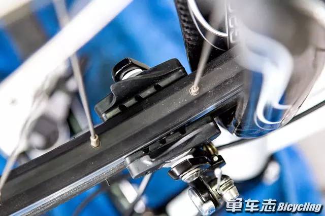 单车轮圈偏摆怎么调,单车轮子偏摆