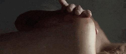 耳鬓厮磨的神经学解释是这样的