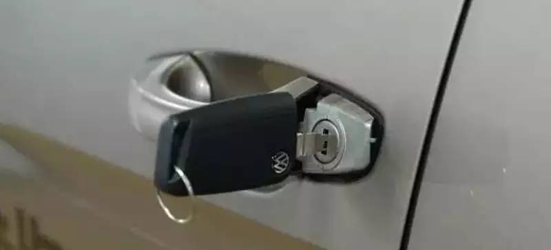 遥控钥匙失灵了10秒教你快速解决,奔腾b50遥控钥匙失灵怎么解决