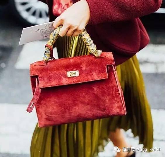 丝巾如何修复包带,包包带坏了如何用丝巾修复