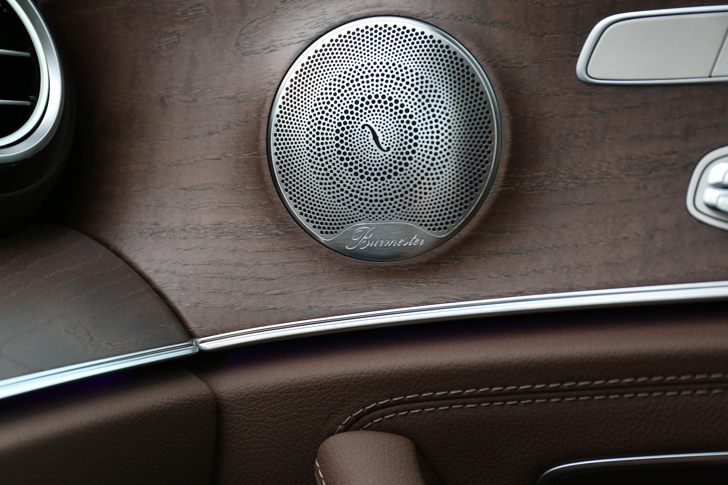 宝马5系对比奔驰e级,奔驰e级属于什么档次