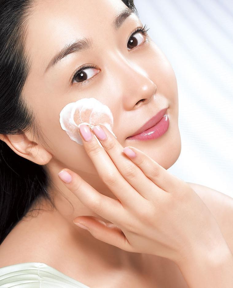 皮肤长痘痘粉刺怎么治疗,怎么解决皮肤长粉刺