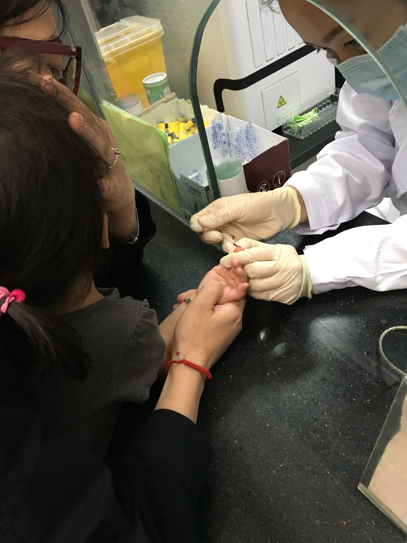 小儿发高烧40度巧妙退烧法,小孩发高烧40度能不能裹严实