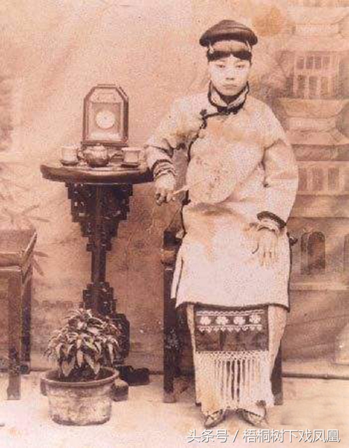 古人穿的鞋子为什么总是翘起来,为什么古人鞋尖翘起