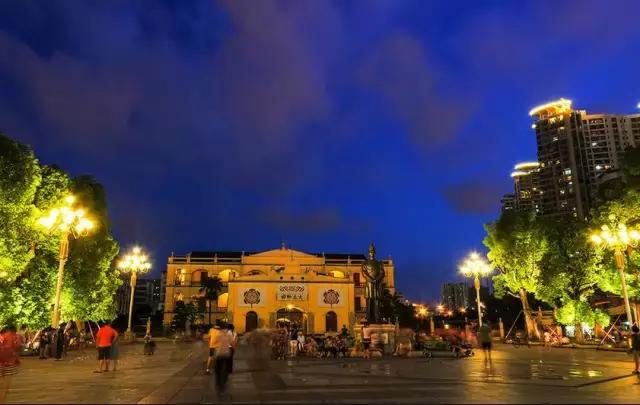 还坐什么地铁？坐上这趟最美公交，我宁愿堵成狗！