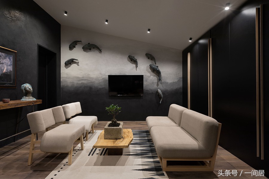 东西方设计元素的惊艳融合，乌克兰室内设计师生活公寓赏析