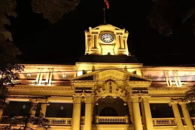 还坐什么地铁？坐上这趟最美公交，我宁愿堵成狗！