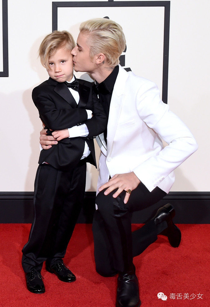 霉霉2024格莱美红毯造型,火星哥uptownfunk格莱美现场霉霉