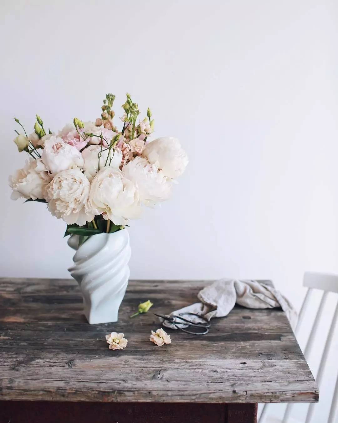 除了康乃馨还可以送母亲什么花,母亲节适合送妈妈的花康乃馨