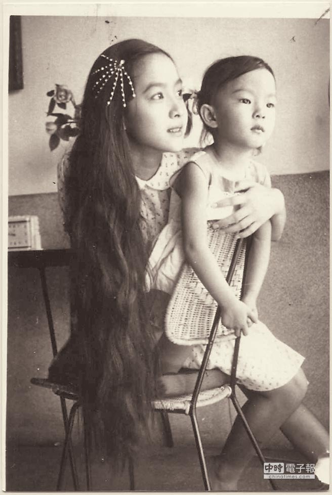 她是甄珍的妹妹，曾经的清纯让邱淑怡黯然失色，现在却疾病缠身