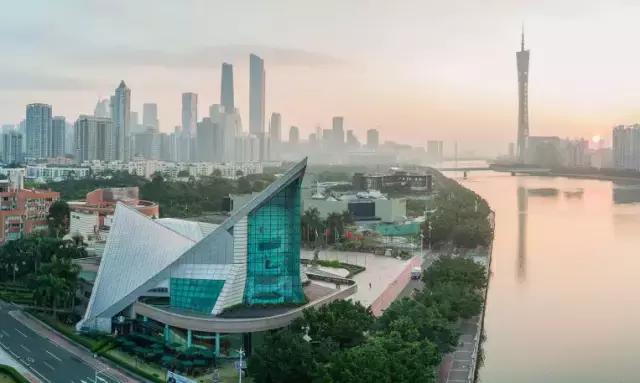 还坐什么地铁？坐上这趟最美公交，我宁愿堵成狗！