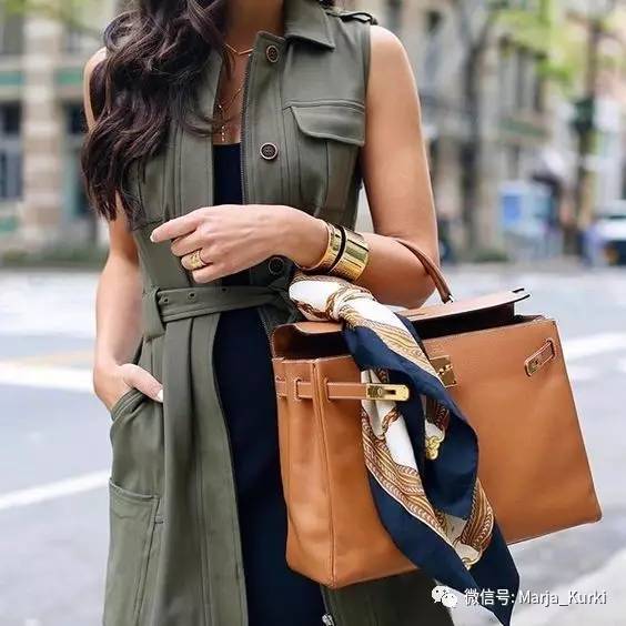 丝巾如何修复包带,包包带坏了如何用丝巾修复