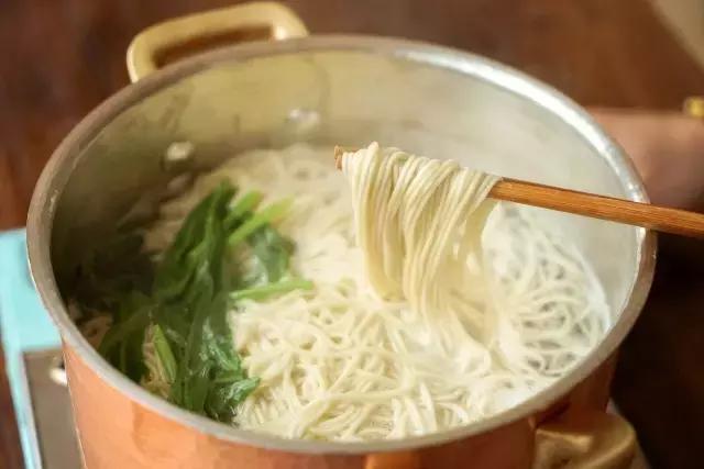 它叫小面，从此没有面敢叫大面