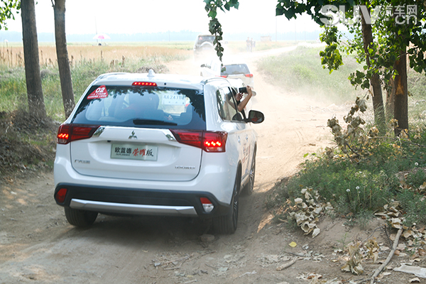 试驾三菱欧蓝德献礼版,广汽三菱欧蓝德驾驭探索之旅