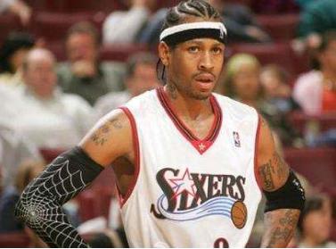 为了限制艾弗森、奥尼尔“横行霸道” 联盟被迫修改了这些规则