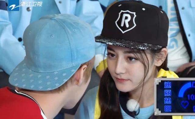 杨颖跑男刚复出迪丽热巴就被“*规则潜**”了！