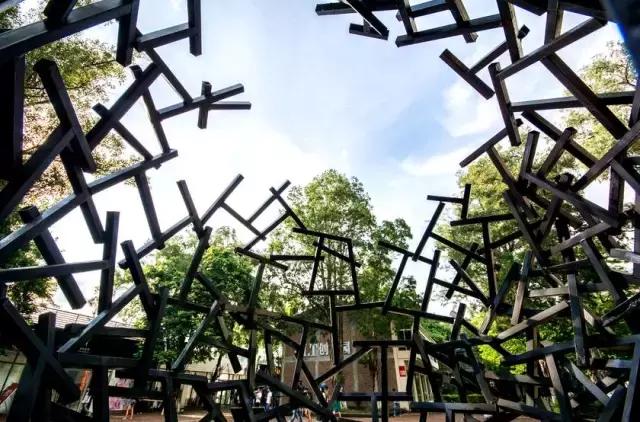 还坐什么地铁？坐上这趟最美公交，我宁愿堵成狗！