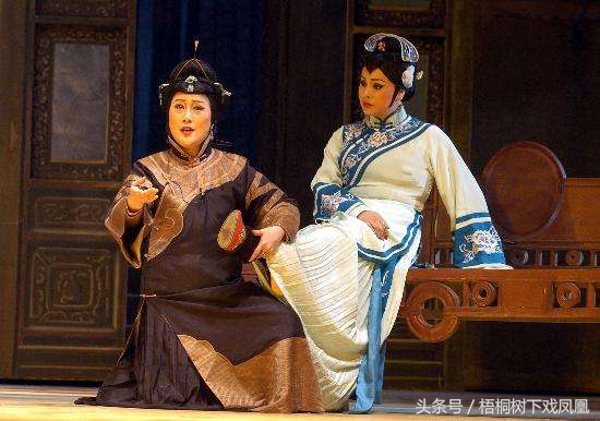 古人穿的鞋子为什么总是翘起来,为什么古人鞋尖翘起