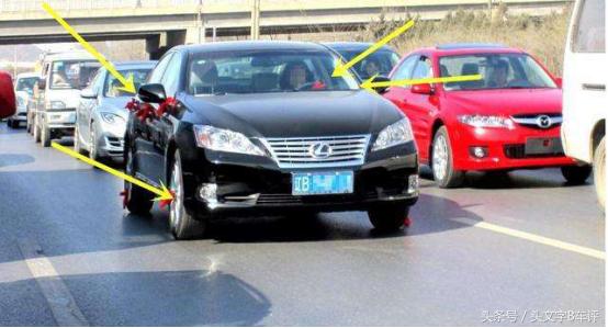 新车绑红布条有什么危害,新车挂的红布有什么讲究