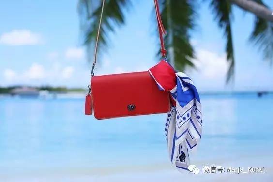 丝巾如何修复包带,包包带坏了如何用丝巾修复