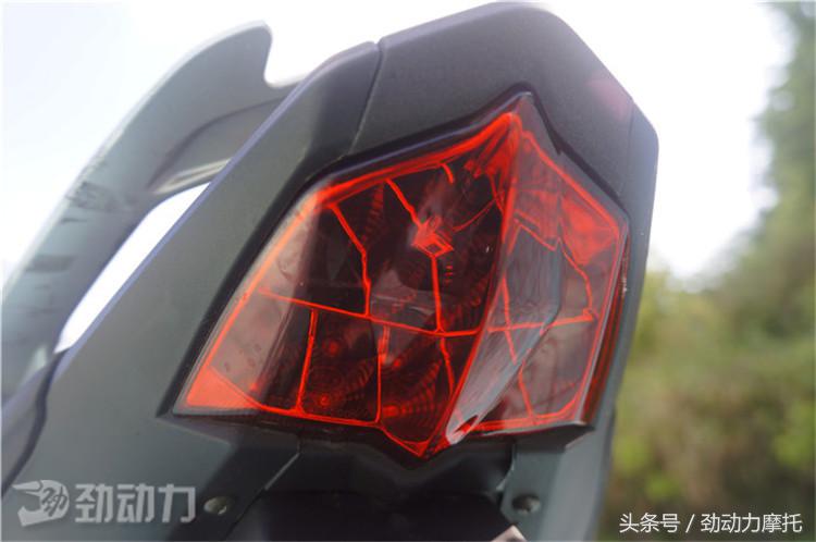 贝纳利弯梁rfs150i可以装尾箱吗,贝纳利弯梁rfs150i测评