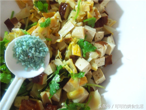 羊尾笋干拌香干：一道清爽凉拌菜，高纤维补钙，瘦身没商量