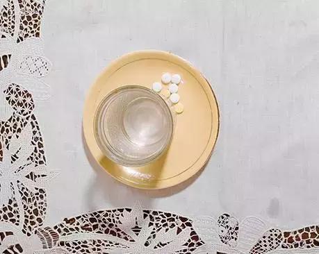 80后女同摄影师深入“诊所”，再现野蛮残暴的性倾向治疗