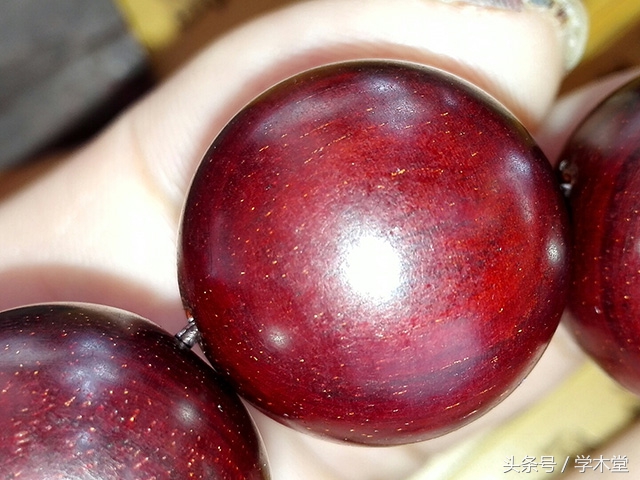 小叶紫檀手串的金星和棕眼的区别,小叶紫檀手串有金星