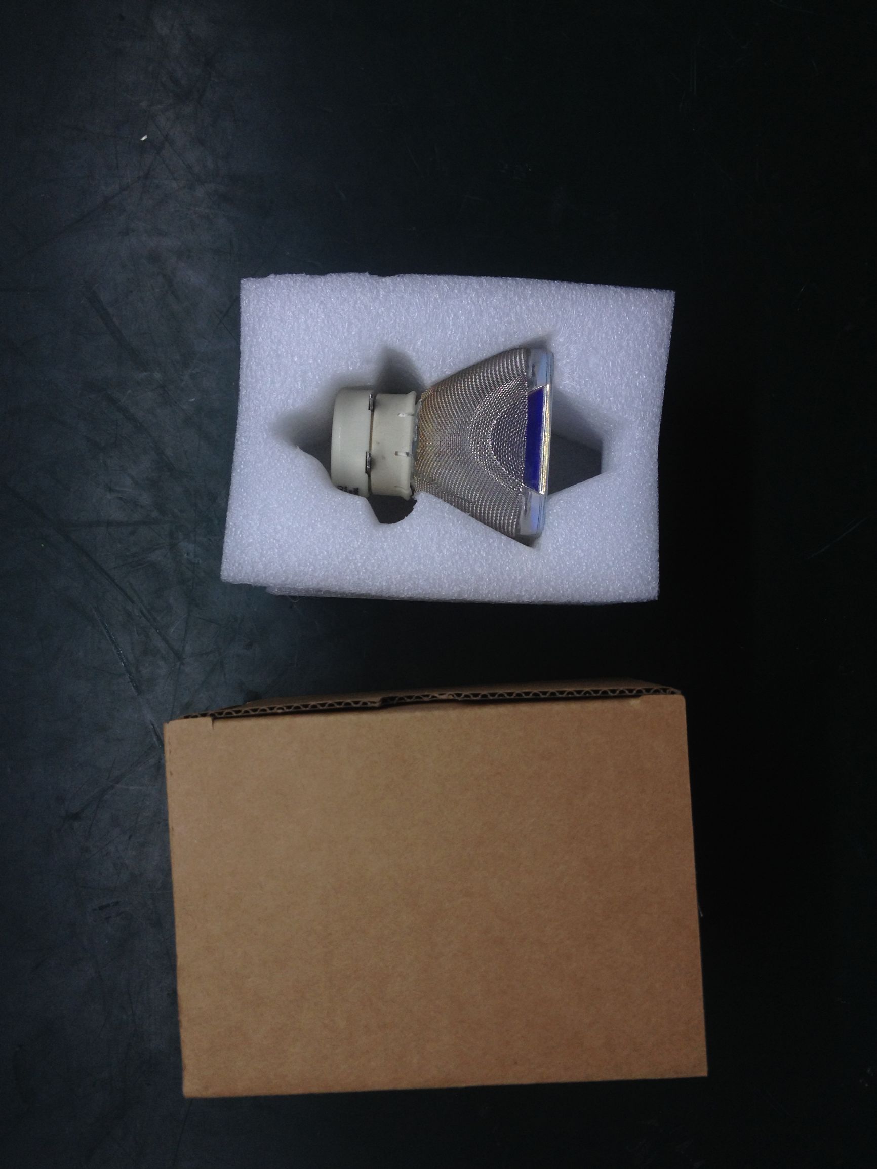 三洋plc-xm1500c投影仪换灯泡,三洋投影机灯泡更换方法