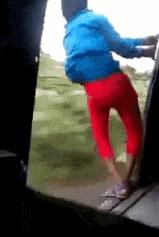 儿子等待父母回来过年,儿子还没几天就要回家探亲