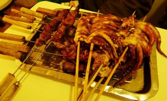 烧烤小摊挣钱吗,烧烤店怎么三个月赚100万