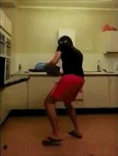 儿子等待父母回来过年,儿子还没几天就要回家探亲