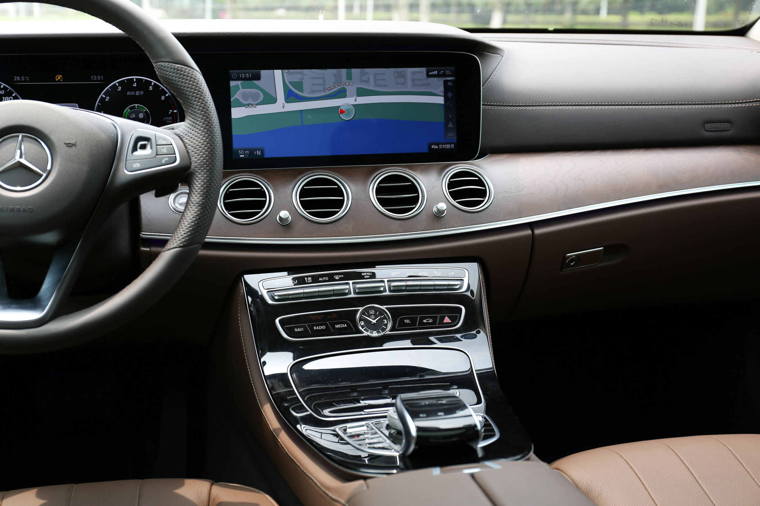 宝马5系对比奔驰e级,奔驰e级属于什么档次