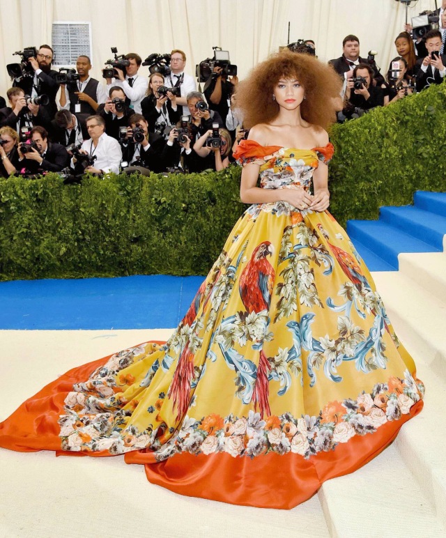 一条连衣裙让你免去搭配的烦恼,一条连衣裙穿一个夏天