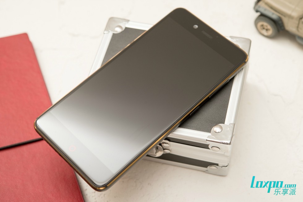 努比亚z17mini闪屏,努比亚z17mini旗舰图片