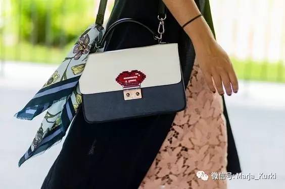 丝巾如何修复包带,包包带坏了如何用丝巾修复