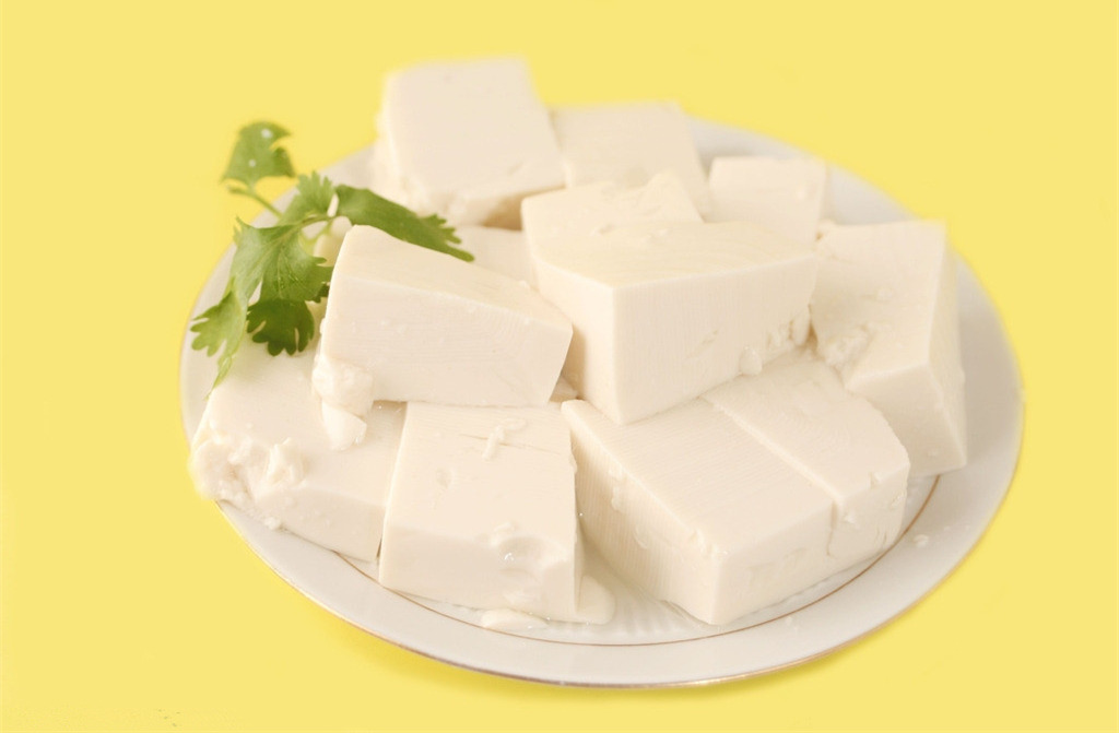 美味泥鳅豆腐汤治病祛湿两不误