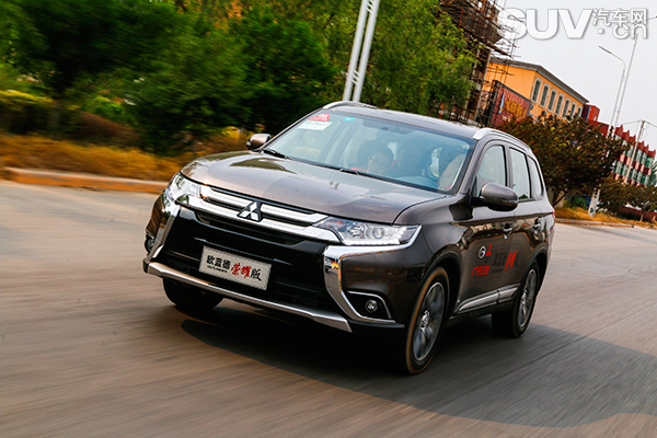 试驾三菱欧蓝德献礼版,广汽三菱欧蓝德驾驭探索之旅