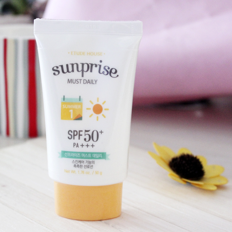 平价防晒霜有哪些好用不油腻的,一年四季都能涂的防晒霜平价推荐