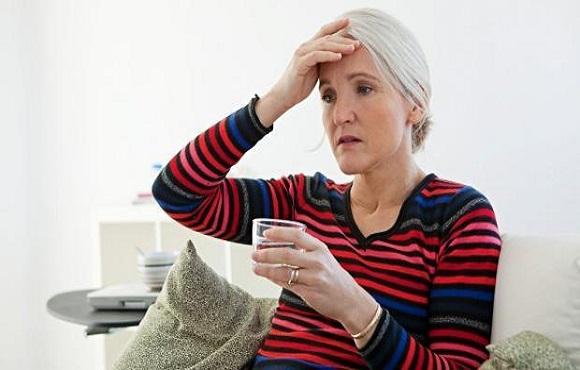 7个信号预示女性绝经，如何推迟？只有4招！