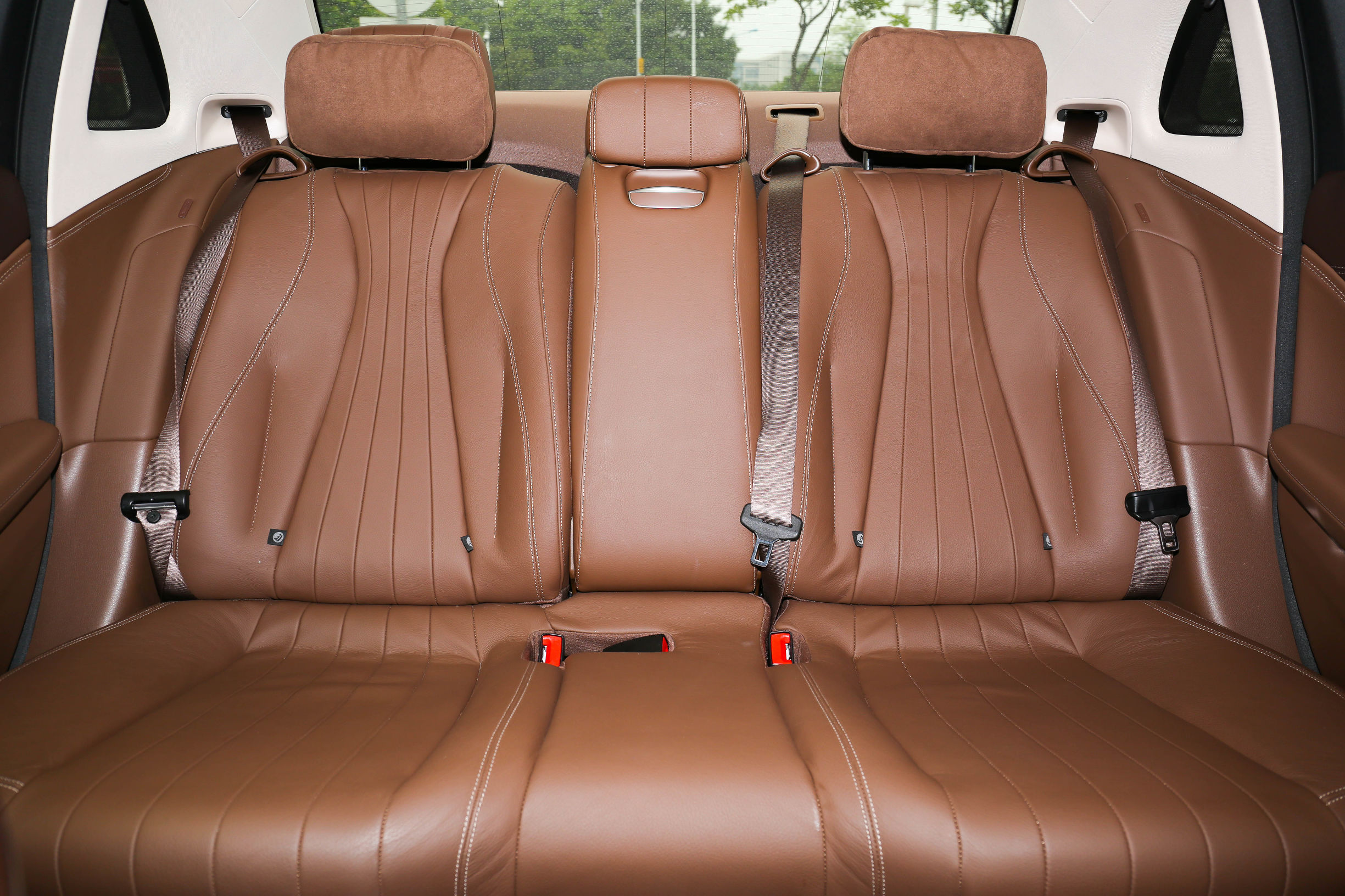 宝马5系对比奔驰e级,奔驰e级属于什么档次