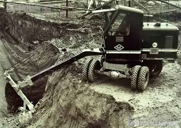 轮式挖掘机和履带式区别,挖掘机轮式和履带式区别大吗