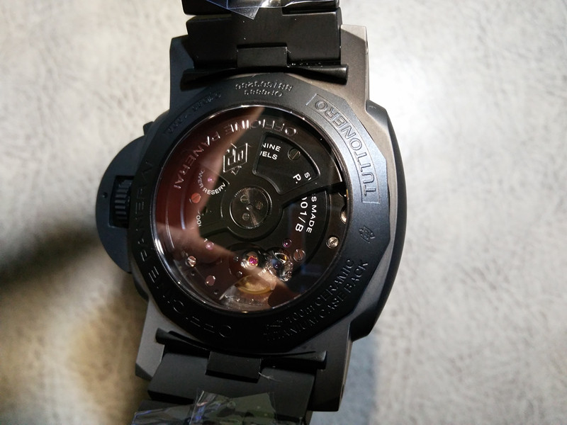 “午夜幽灵”沛纳海PAM00438，全系列唯一表壳表带全陶瓷