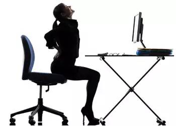 走两步伸懒腰,走两步拉伸