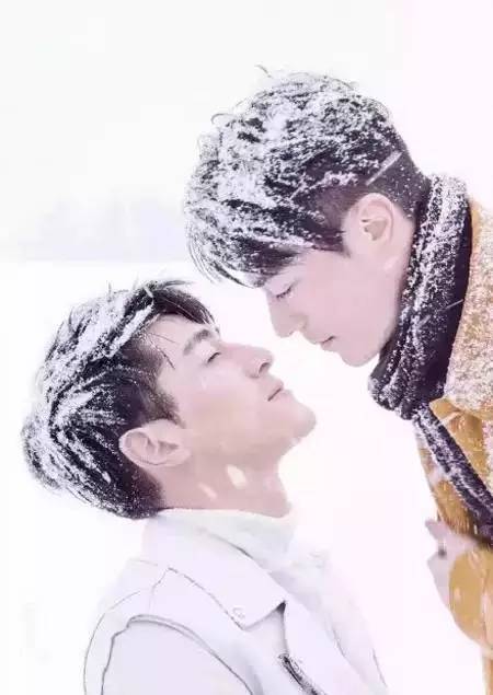 是胡也是霍，情人节伙着过，为什么最近这本时尚杂志卖疯了？